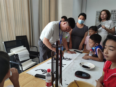 北京市文聯(lián)組織藝術(shù)家走進(jìn)新疆和田 開展文化交流活動(dòng)